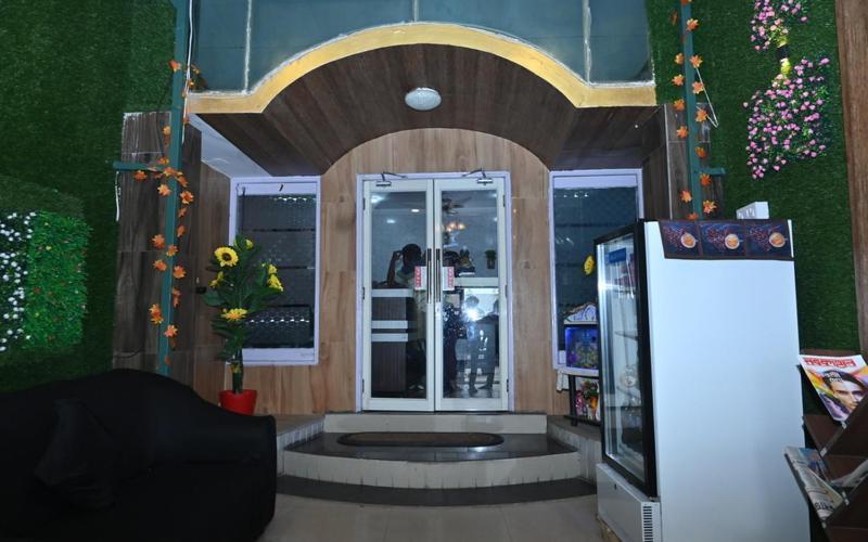 Hotel The Finch بوري المظهر الخارجي الصورة